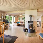 Holiday home Lillebo *
