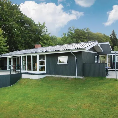 Holiday home Lillebo